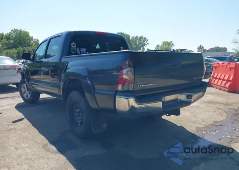 2013 Toyota Tacoma Base V6 z USA, uszkodzony, nr VIN 3TMLU4EN9DM106589